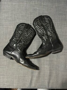 Men's Black Western Cowboy Boots with Decorative Stitching
